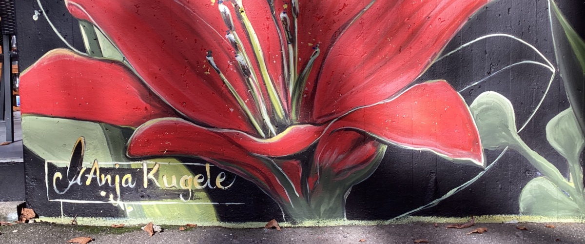 Blumen, wohin das Auge reicht [Wandmalerei]