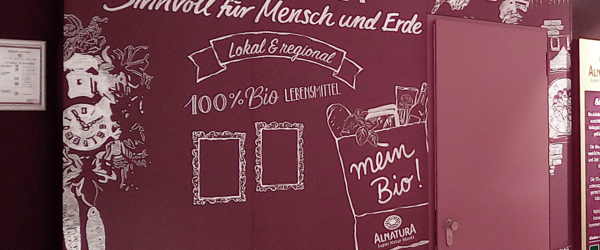 Kuckuck, Uhu und Schwarzwaldtannen – Kinderspielecke in Kreideoptik [Wandmalerei]