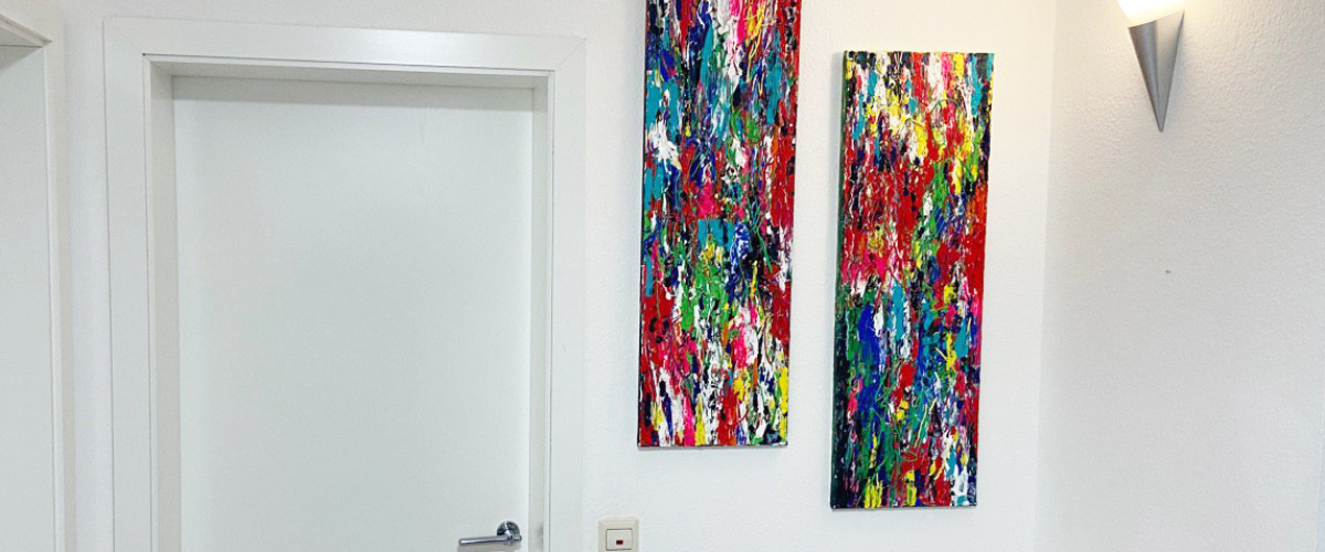 Bunte Leinwände in Acryl [Wandmalerei]
